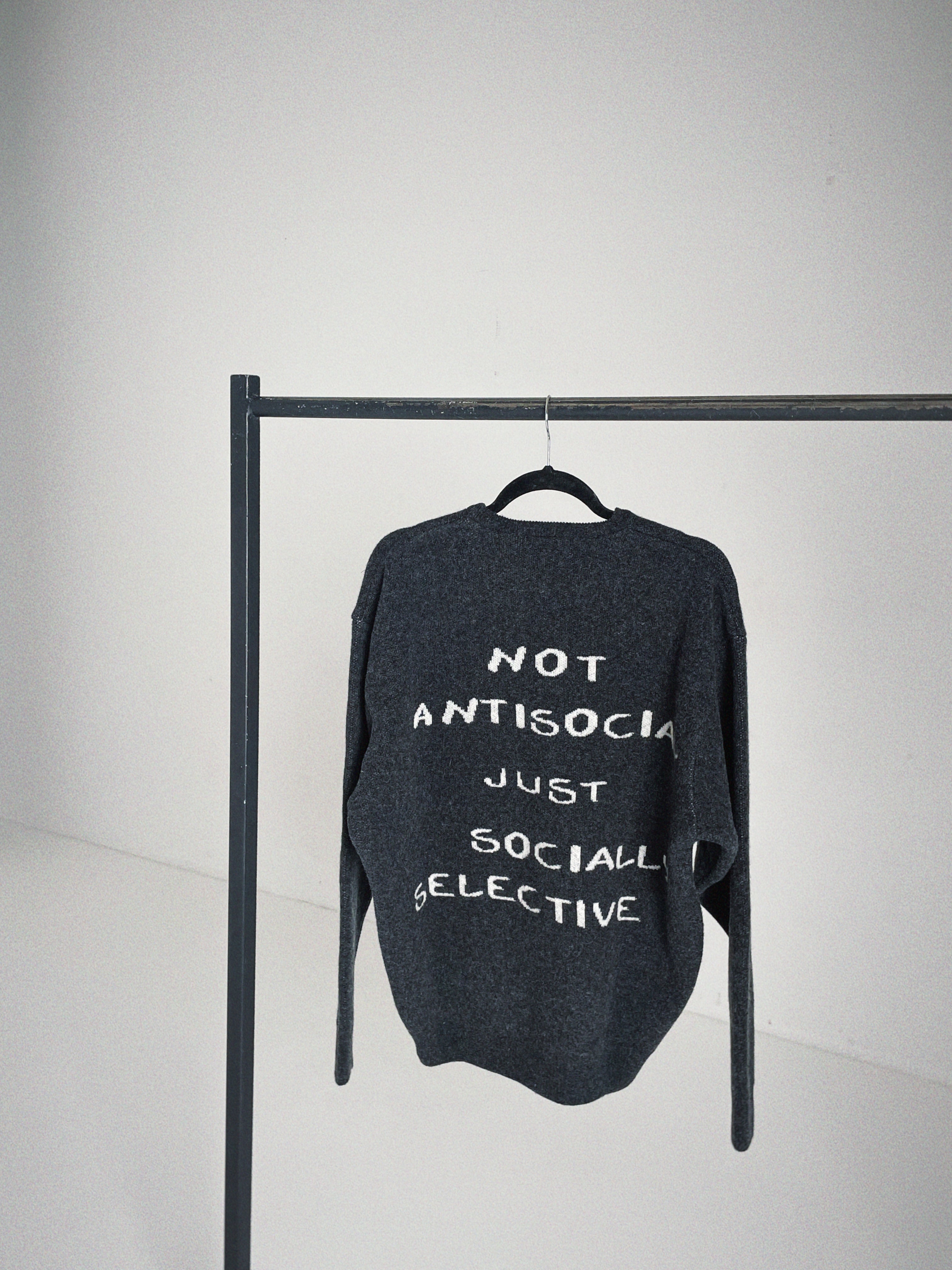 ANTISOCIAL Merino Vilnos Megztinis