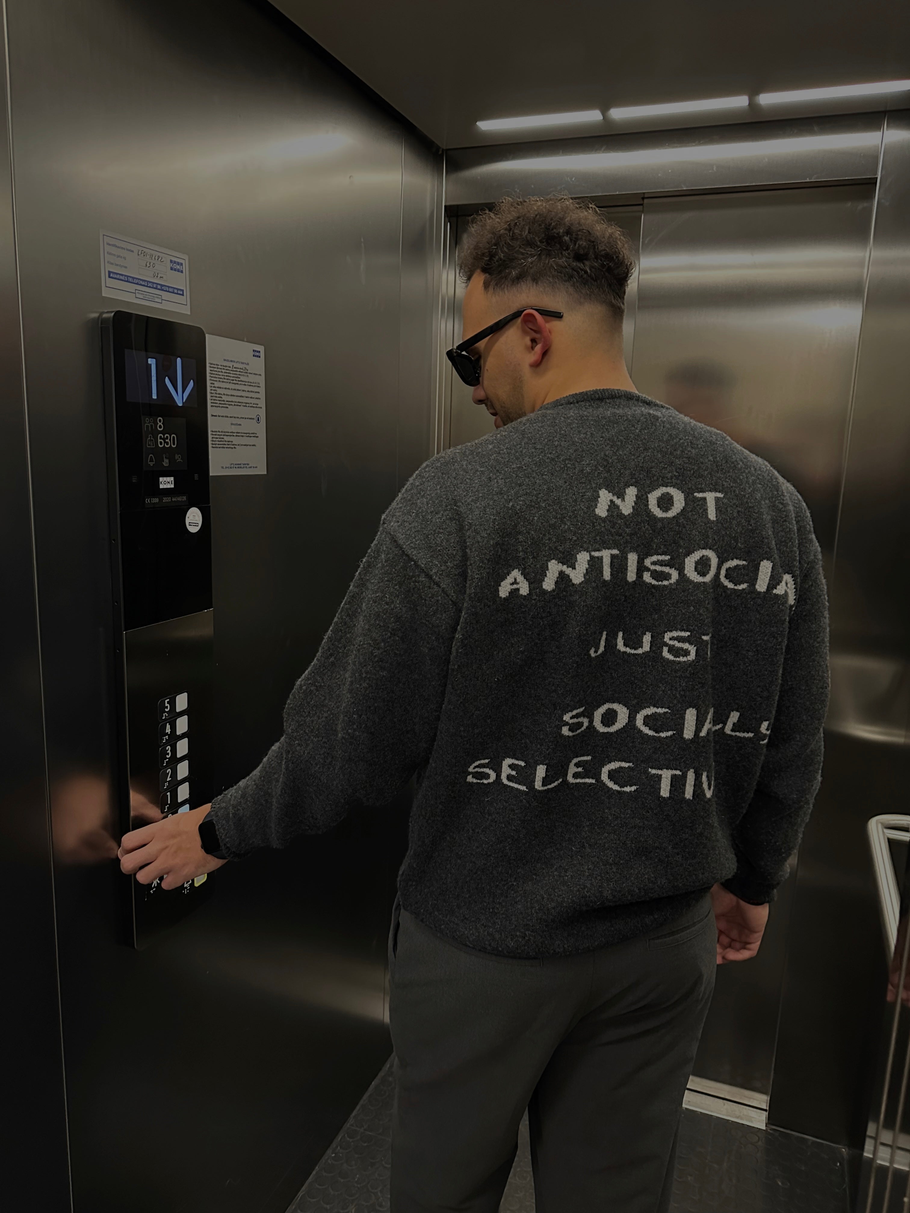 ANTISOCIAL Merino Vilnos Megztinis