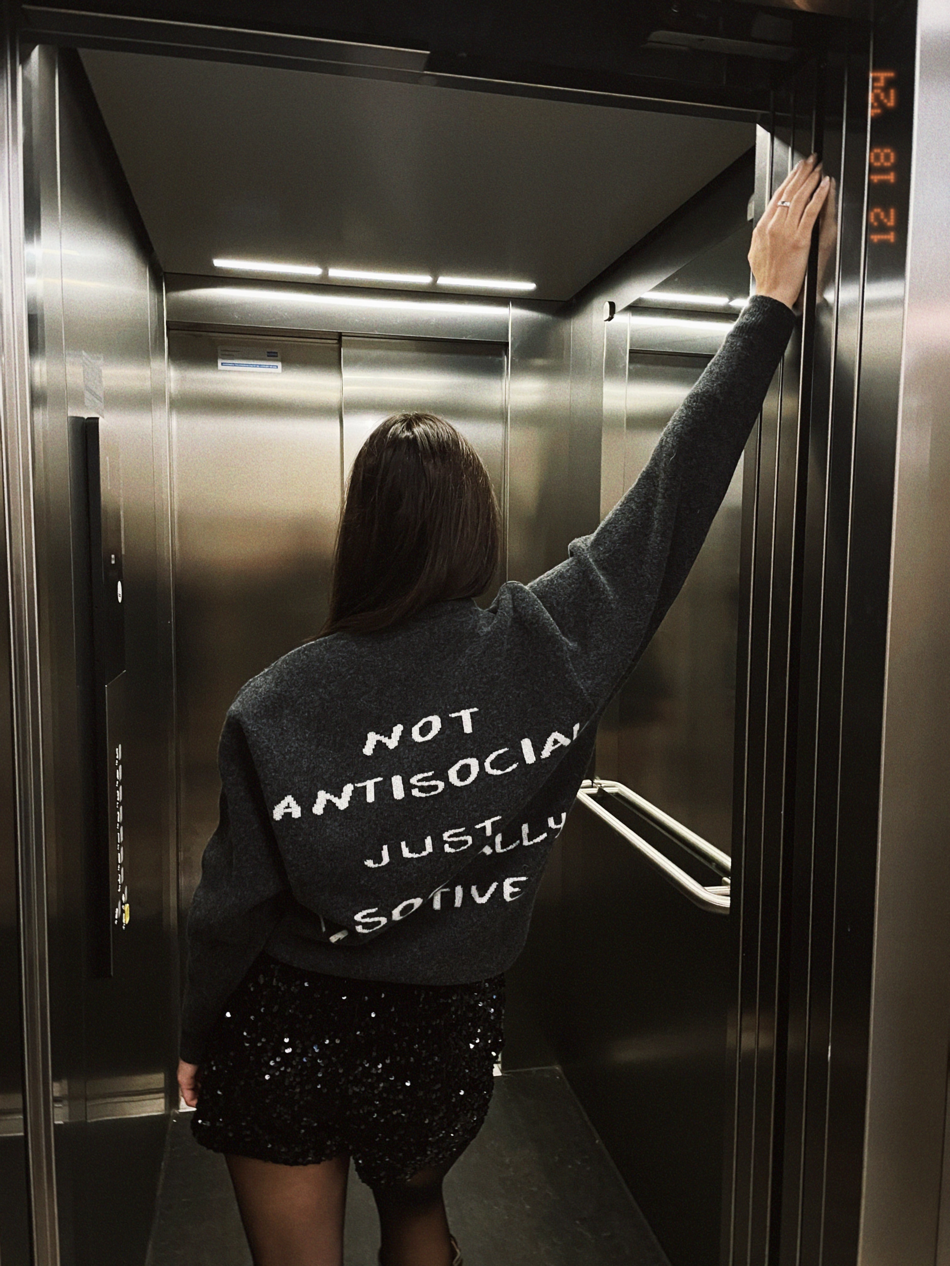 ANTISOCIAL Merino Vilnos Megztinis