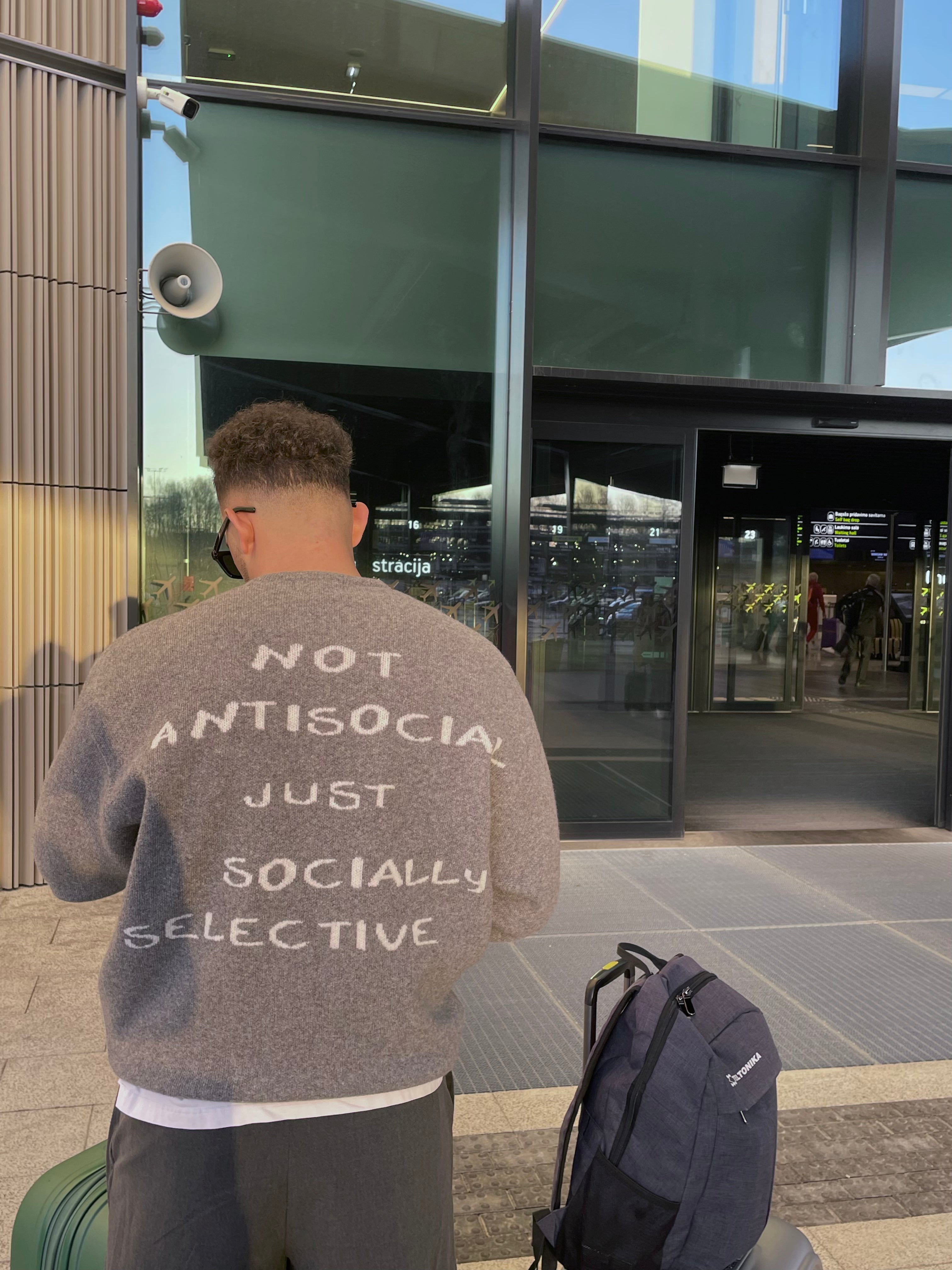 ANTISOCIAL Merino Vilnos Megztinis