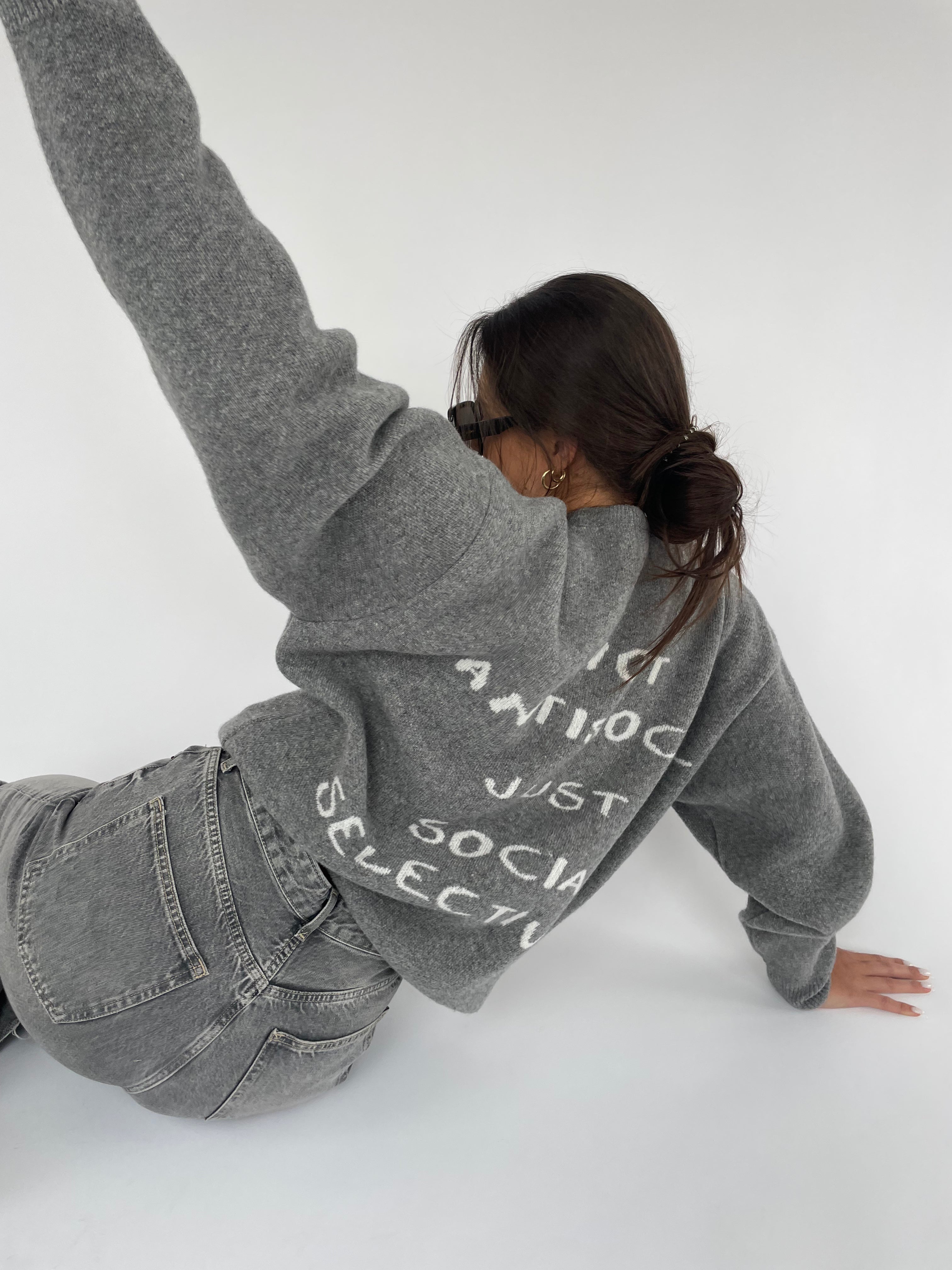 ANTISOCIAL Merino Vilnos Megztinis