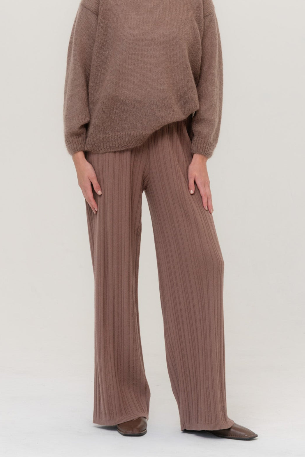 Copenhagen Viskozės kelnių ir Soft Rome Moheros megztinio Dviejų Dalių Kostiumas